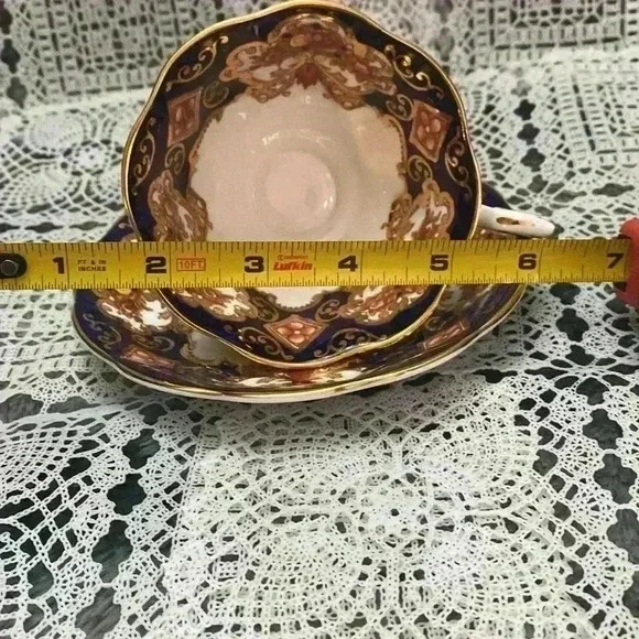 Royal Albert Heirloom Footed Cup &
Saucer england - Picture 16 of 16